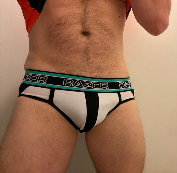 RAZOR 🪒 undies…